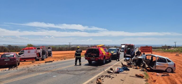 Colisão frontal deixa feridos na BR-020, em Formosa-GO