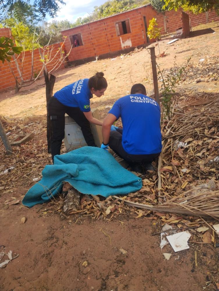 Homem é encontrado morto em frente à própria residência em Posse-GO