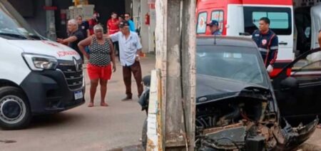 Motorista morre após bater carro em poste no oeste da Bahia