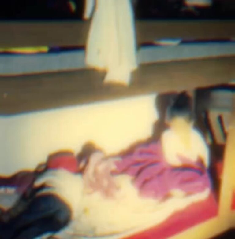 Mãe é presa após deixar três crianças trancadas sozinhas em casa em Alto Paraíso de Goiás