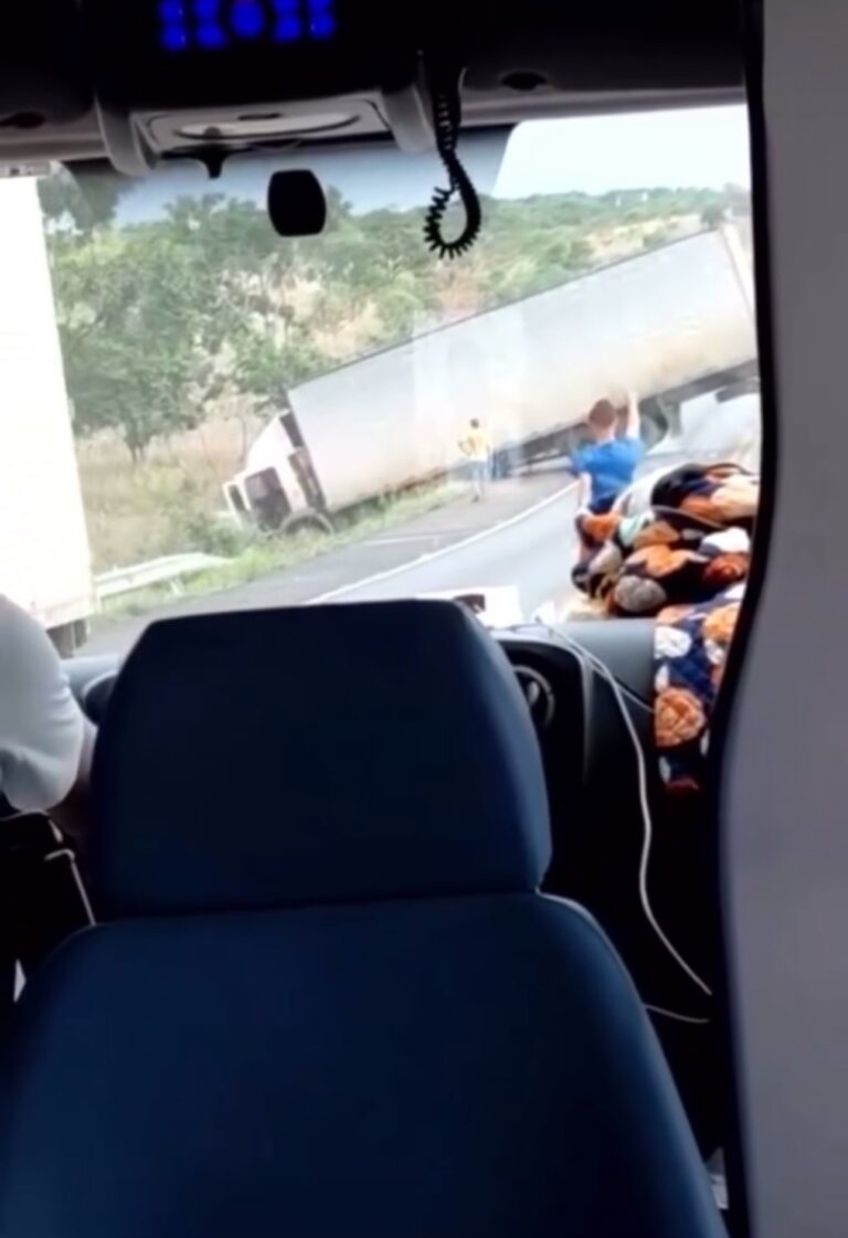 Profissionais de saúde de Posse-GO atendem acidente registrado na BR-020, no distrito de Bezerra