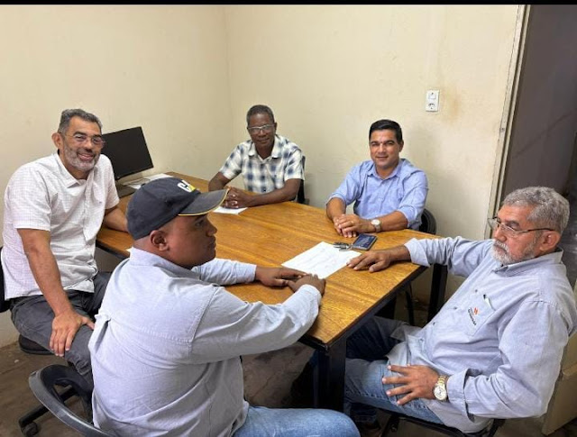 Prefeito de Guarani de Goiás se reúne com equipe da Construtora São Cristóvão para tratar da obra na GO-108
