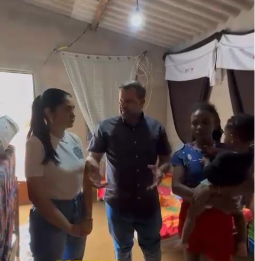 Prefeito de Posse-GO vistoria casa alagada e anuncia aluguel para família afetada e buscará autorização para construir nova casa