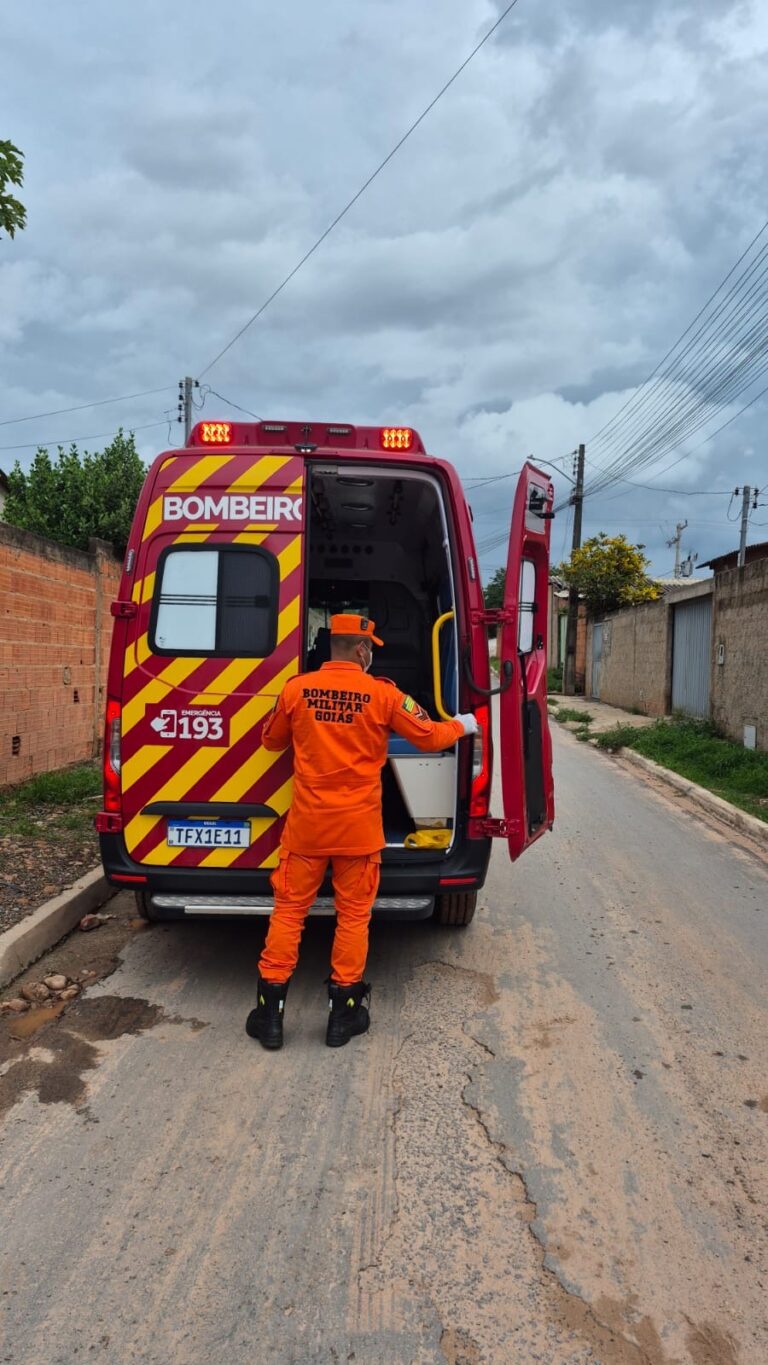 Paciente acamada é socorrida pelo Corpo de Bombeiros em Posse-GO