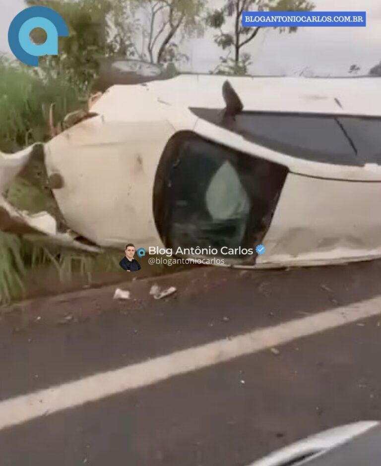 Veículo capota na GO-110, próximo a Divinópolis de Goiás