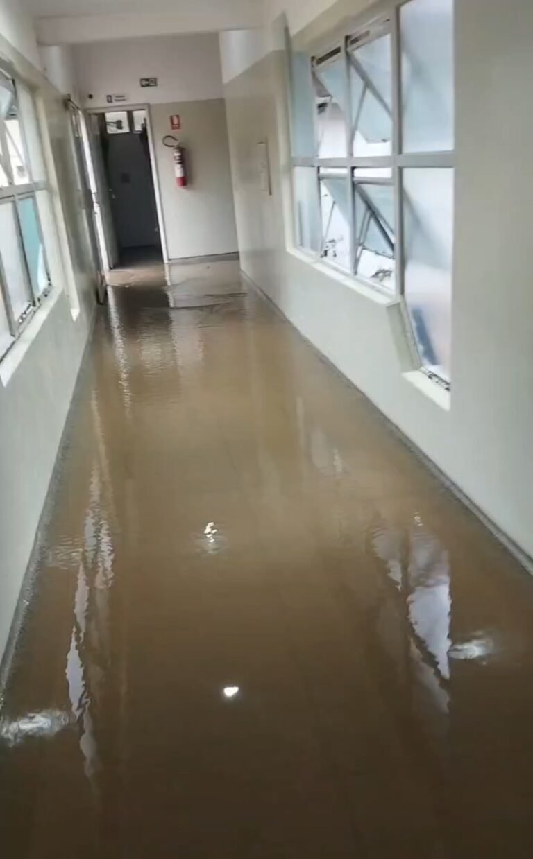 Chuva alaga Hospital Municipal de Iaciara-GO