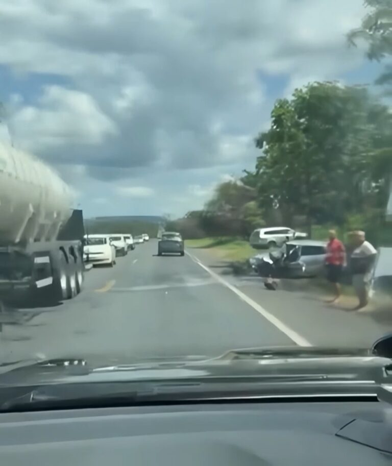 Acidente entre dois carros deixa pelo menos uma pessoa morta na BR-020, em Posse-GO