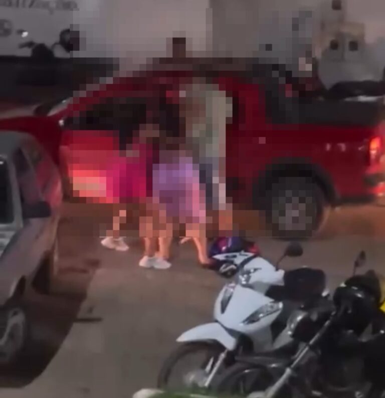 Vídeo mostra confusão entre homem e mulher e possível colisão proposital de carro contra moto em Campos Belos-GO
