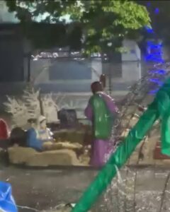 Apesar dos estragos causados pelo temporal, presépio permanece intacto em praça de Iaciara-GO