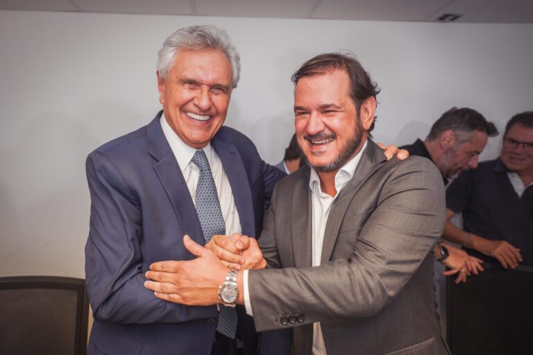 Caiado sai do União Brasil, mas mantém pedido de apoio à legenda