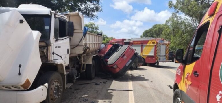 Acidente grave envolvendo três veículos deixa quatro feridos na GO-118, em Campos Belos-GO
