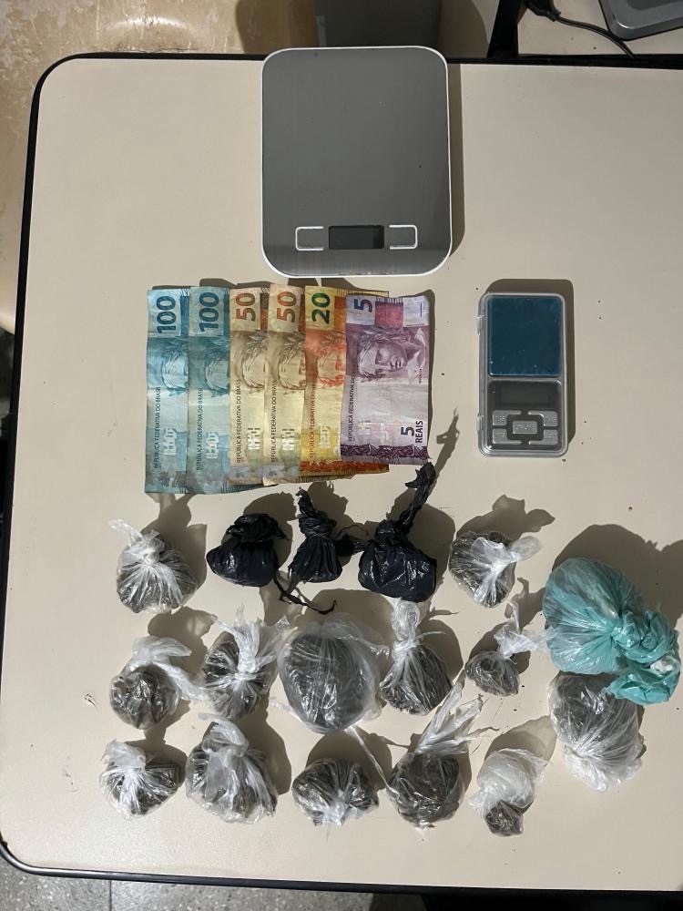 Suspeito de tráfico ligado a facção criminosa é preso em bar de Posse-GO