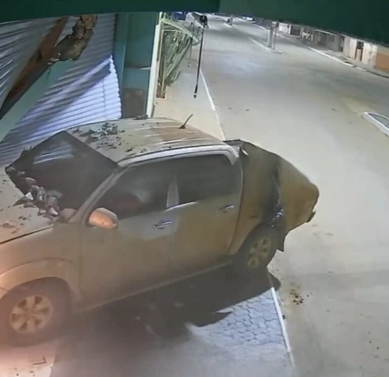 Caminhonete atinge loja em Mambaí-GO; motorista é detido horas depois