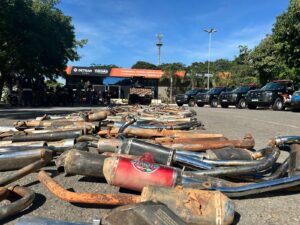 Detran-GO passam o rolo compressor em 500 escapamentos barulhentos