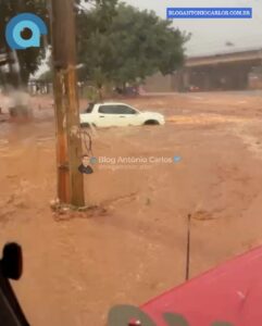 Chuva intensa causa alagamentos e transtornos em Formosa-GO