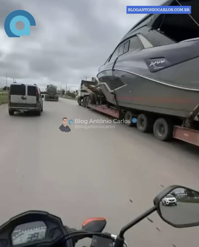 Carreta transportando lancha de luxo chama a atenção em Luís Eduardo Magalhães