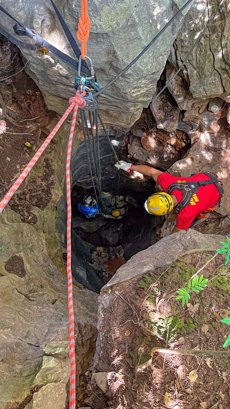 Pesquisador é resgatado após queda em caverna na zona rural de Posse-GO