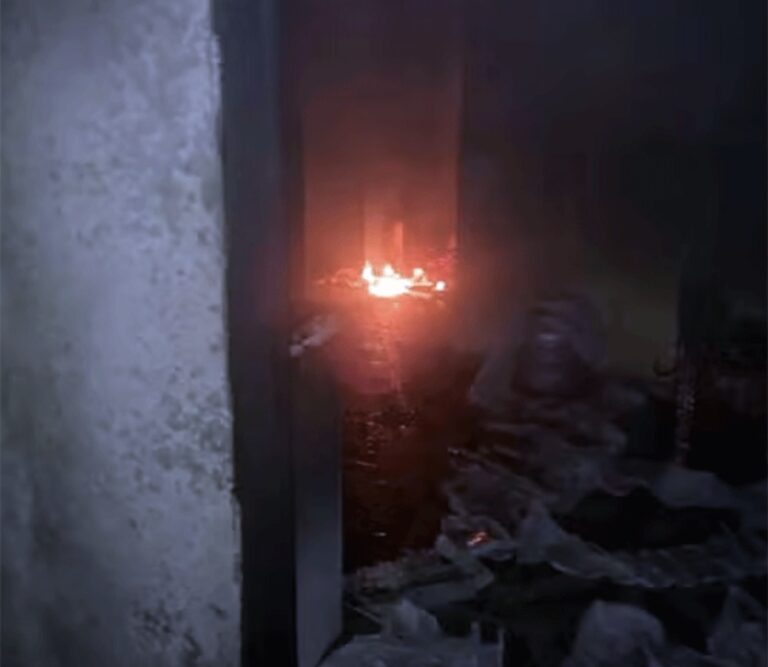 Homem é preso suspeito de tentar matar companheira e enteada e atear fogo em casa no distrito de Roda Velha-BA