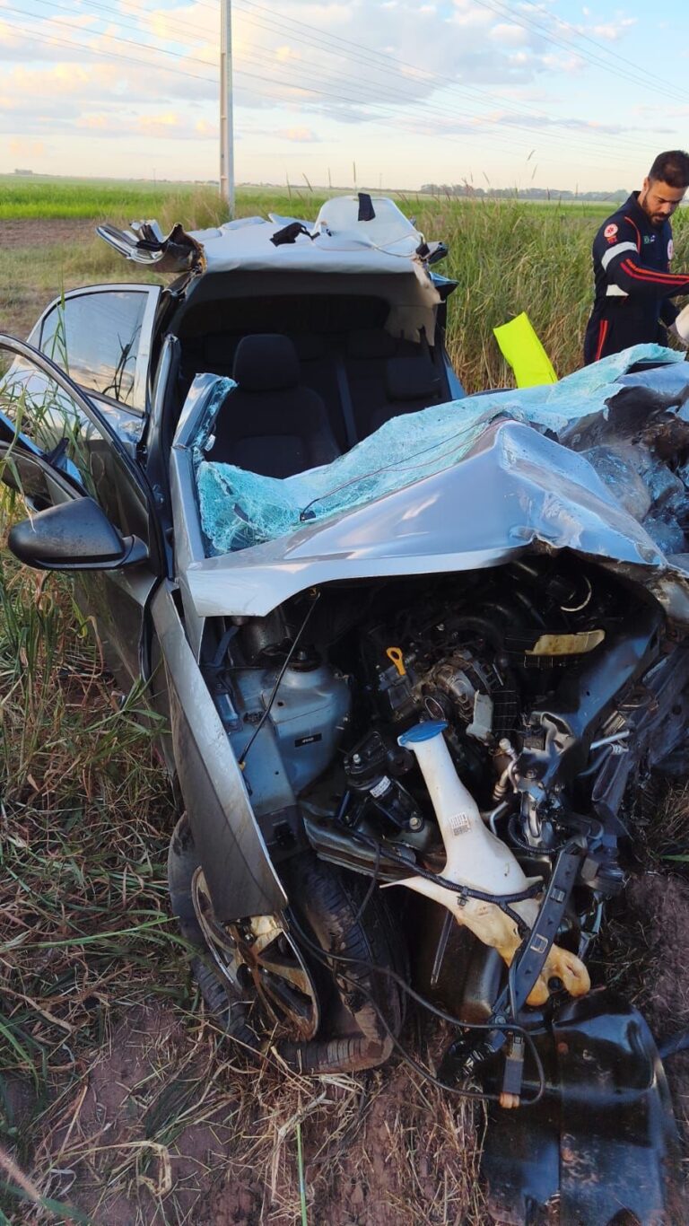 Grave acidente entre carreta e carro deixa uma pessoa morta na BR-242, em Luís Eduardo Magalhães