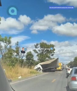Acidente entre carretas deixa uma vítima fatal na BR-020, em Posse-GO