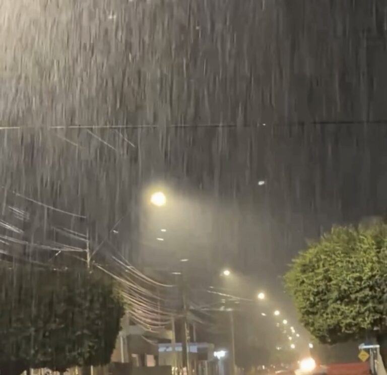 Chuva surpreende moradores durante a madrugada no Oeste da Bahia