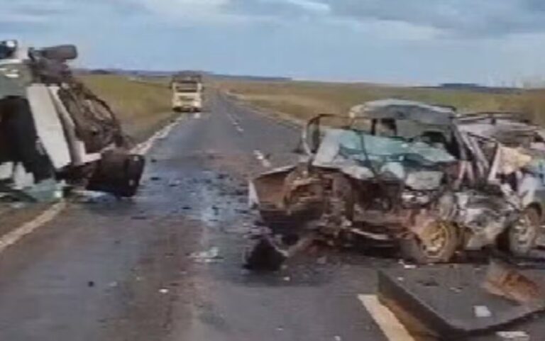 Três pessoas morrem em acidente na GO-230 envolvendo van da Saúde de Água Fria de Goiás