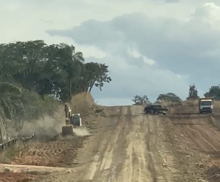 Máquinas já trabalham nas obras de pavimentação da GO-110 entre São Domingos e o distrito de Estiva