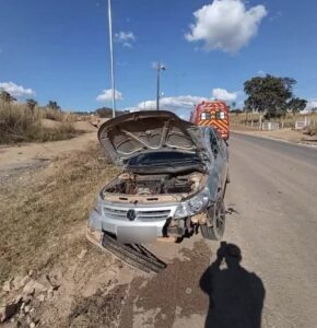 Acidente entre carro e cavalo é registrado na GO-118, em Campos Belos-GO