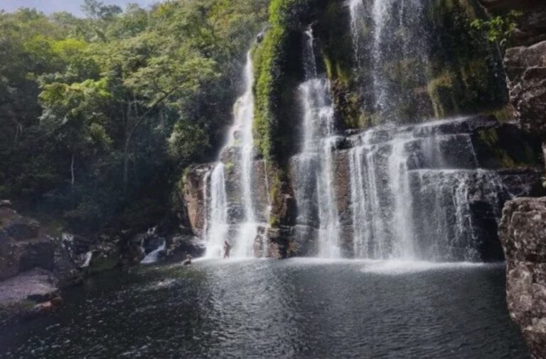 Jovem de 22 anos morre afogado em cachoeira na Chapada dos Veadeiros