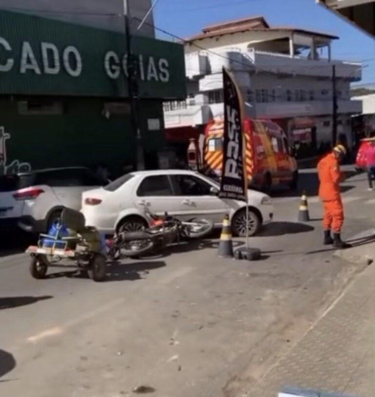 Carro e moto se envolvem em acidente em Campos Belos-GO