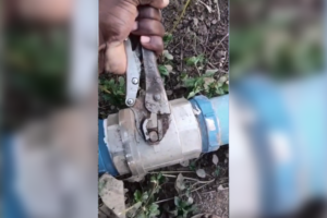 Vandalismo na rede de abastecimento interrompeu fornecimento de água no distrito de Vazante, em Divinópolis de Goiás