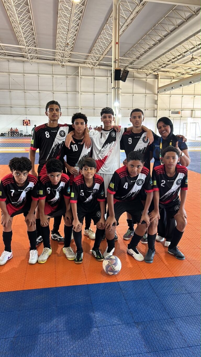 Estudantes que fizeram história no futsal após conquista inédita serão homenageados em São Domingos-GO