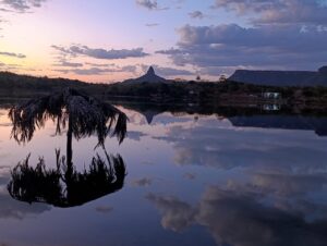 Imagem do dia: céu refletido nas águas cria cenário impressionante em São Domingos-GO
