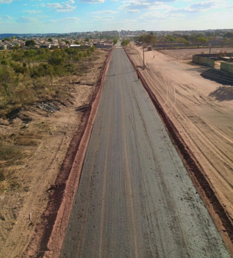 Prefeitura inicia imprimação em trecho que vai ligar Avenida JK à BR-020, em Posse-GO