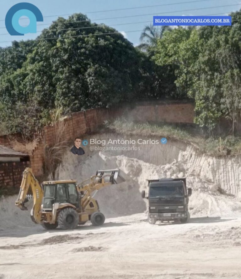 Máquina escava área abaixo de muro e gera preocupação com risco de queda em Campos Belos-GO