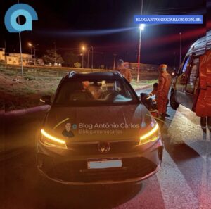 Carro é atingido na traseira por outro veículo que fugiu após acidente na BR-020, próximo ao distrito de Rosário